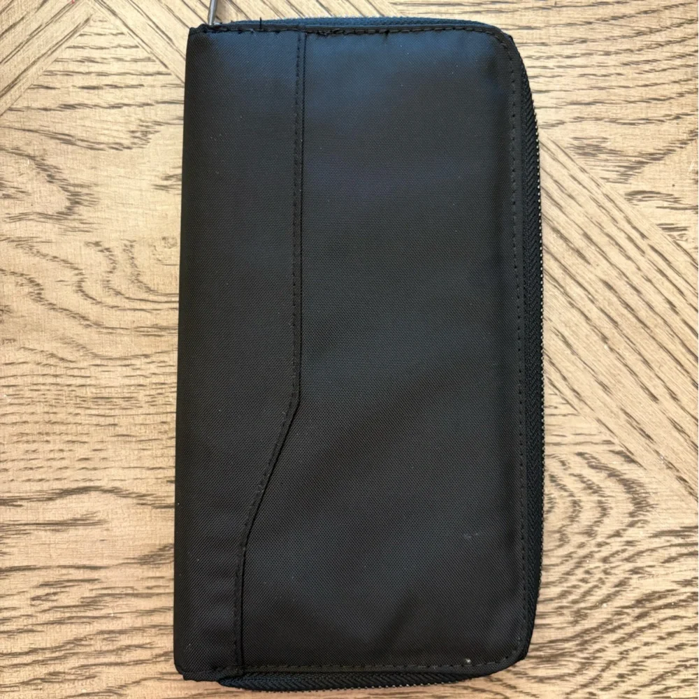 NWOT Men's Black RFID Travel Wallet